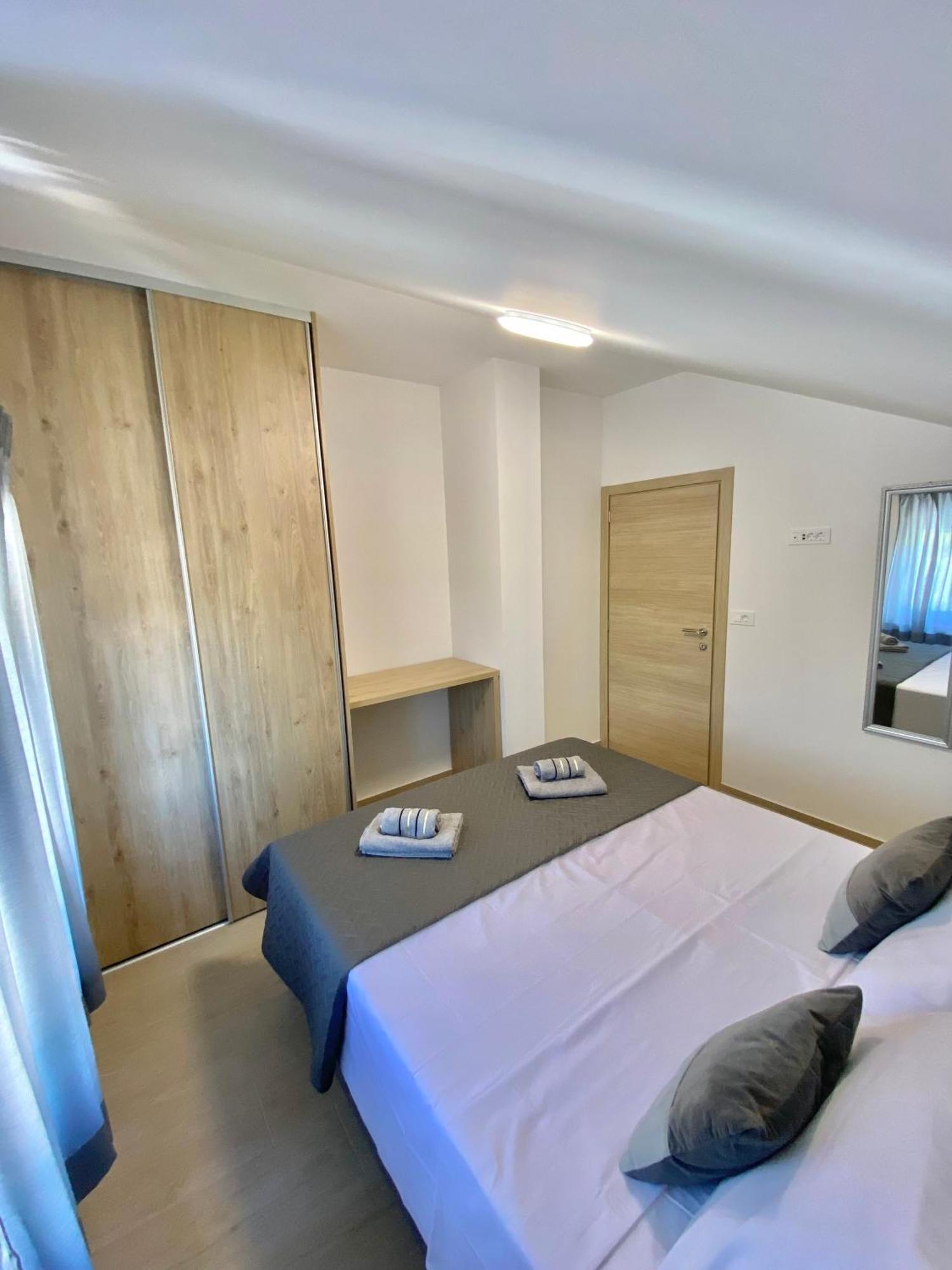 Theros Bibinje Exteriör bild